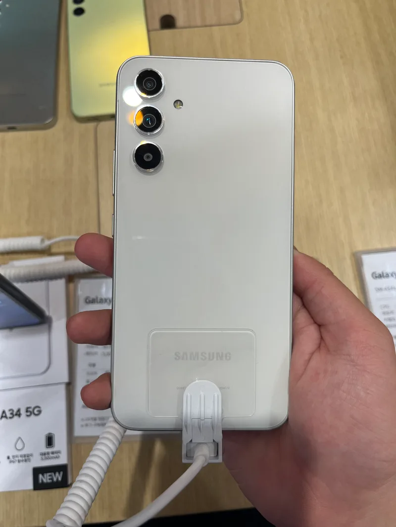 Galaxy A54 5G Verdict: The Mid-Ranger Everyone Should Actually Consider